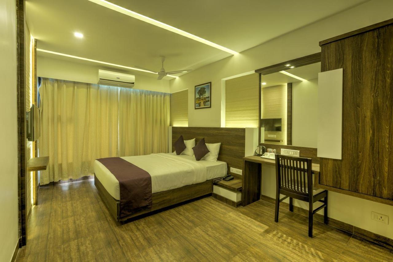 Crown Inn Panvel Exterior foto