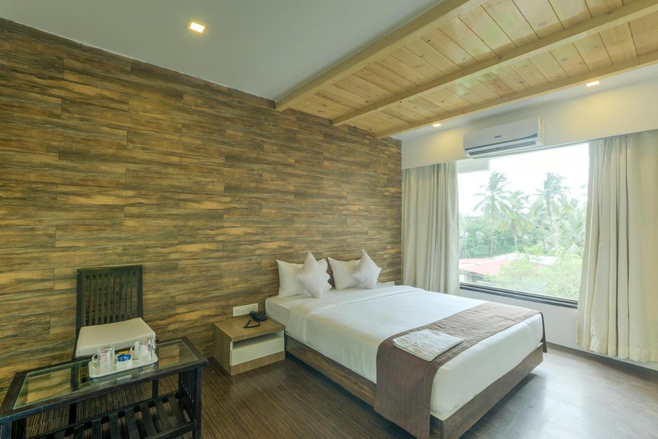 Crown Inn Panvel Exterior foto