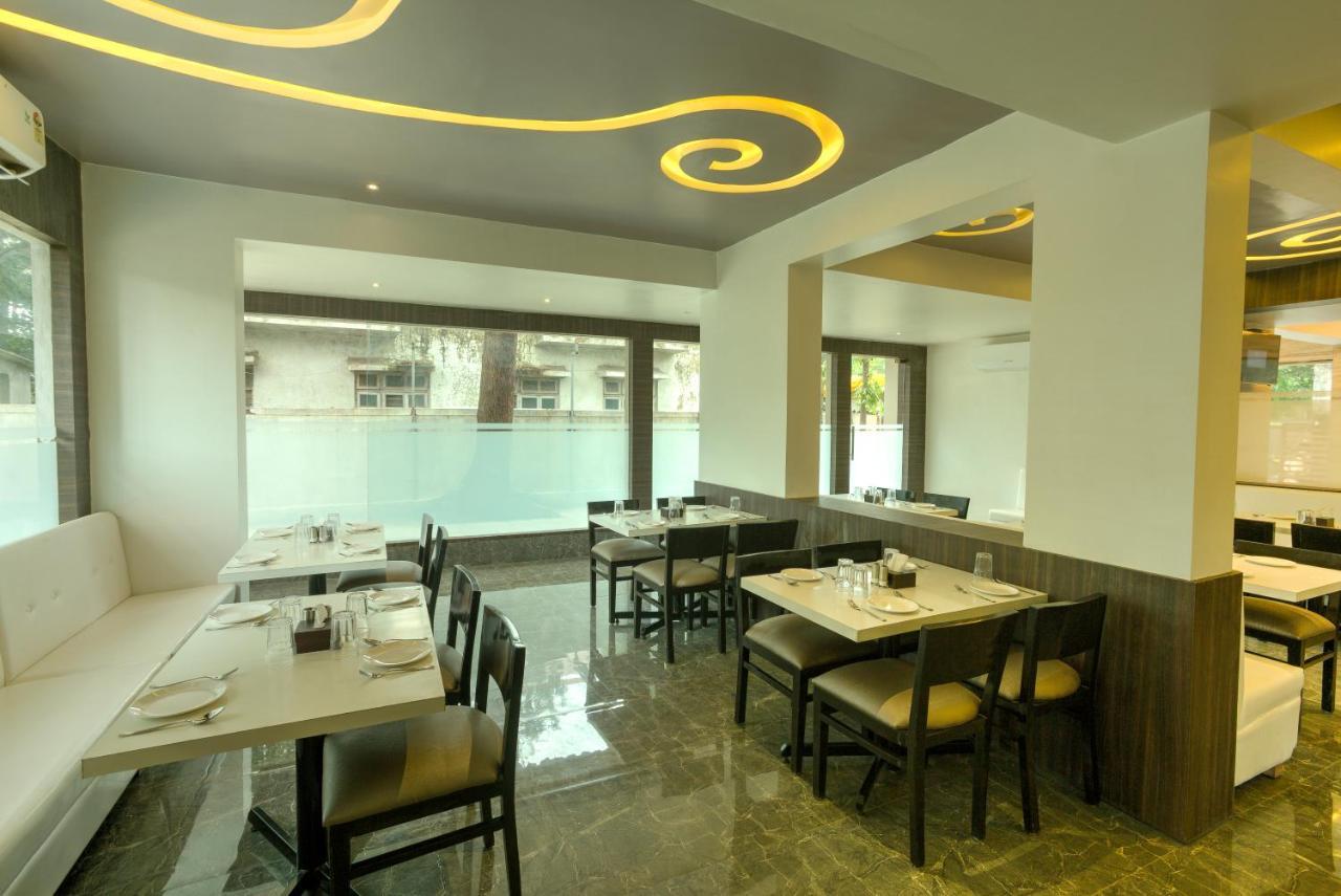 Crown Inn Panvel Exterior foto